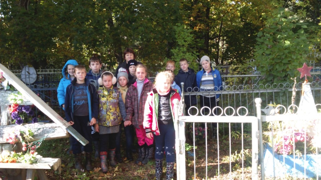 Погода в селеево. Деревня Селеево Новгородской области. Храм Святой Троицы в Поддорье. Поддорье Новгородская область. Школа Селеево Новгородская.